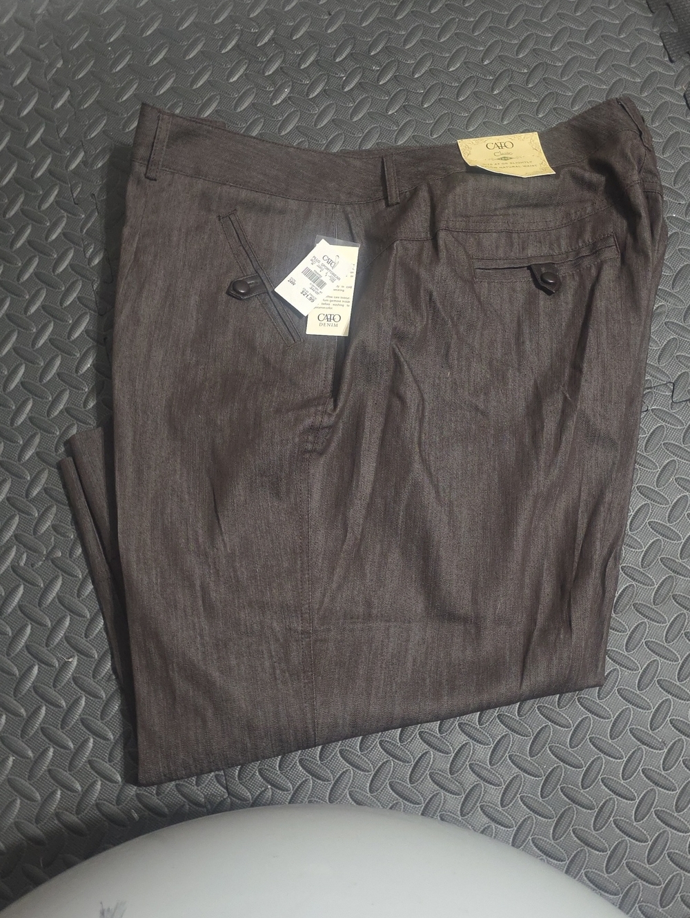 Cato Women's Capri in Dark Brown